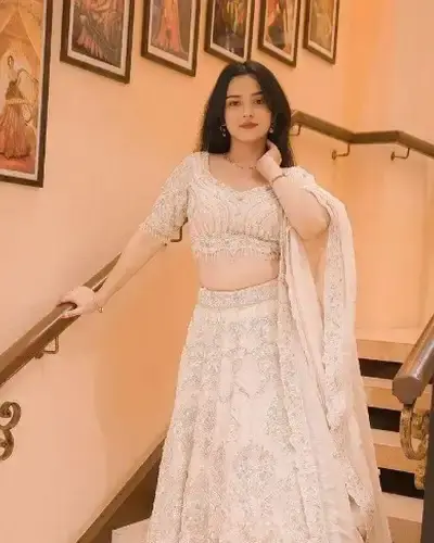 Escort Ganaur
